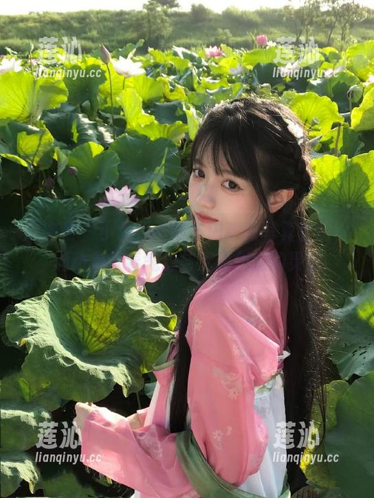 微密圈 - 小优优子的车内豹纹写真套图，涌动着青春气息与无限创意的灵感