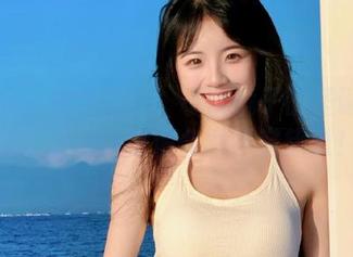 微密圈 - 寻找温暖：小优优子的圣诞限定私拍资源，浓情冬季不容错过！