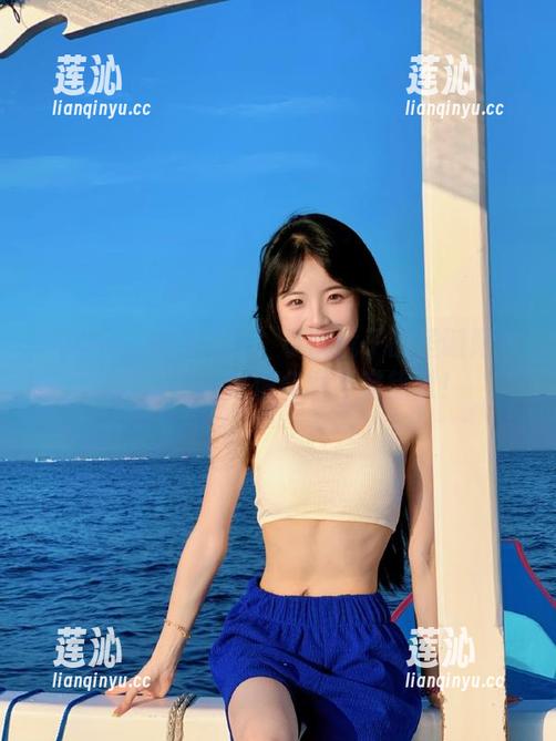 微密圈 - 寻找温暖：小优优子的圣诞限定私拍资源，浓情冬季不容错过！