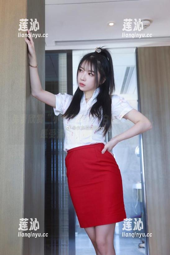 免费欣赏“小女巫露娜”白色主题图集，感受清新优雅的魅力吧！