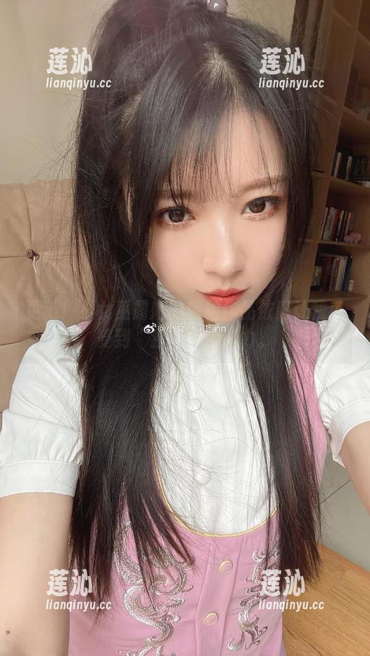 更新！小女巫露娜的旅拍作品依旧让我感受到“独特”的魅力。