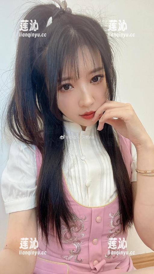 小女巫露娜丝袜高清图库，尽情关注她的每一个优雅瞬间与动人姿态