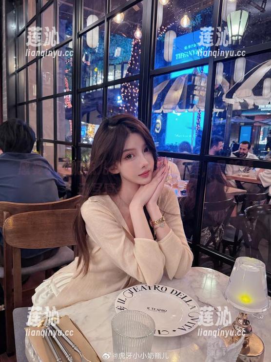 感受小小奶瓶儿少女的梦幻旅程，最新精选写真合集重磅登场