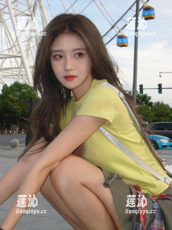 微密圈 - 探秘小玉吃果冻的私拍世界，丰富的玉足美腿资源任你挑选！