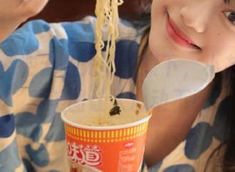 微密圈 - 在无圣光的背景下，小芯酱的可爱美图让人心动不已