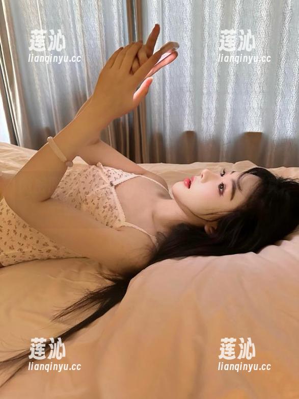 微密圈 - 巧妙运用网盘！小萌子纯白写真一键下载，助你提升颜值指数！