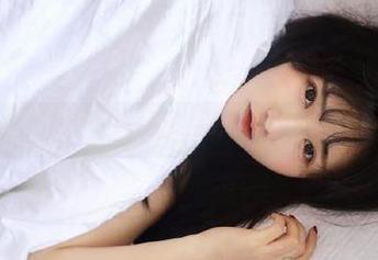 尤果网 - 相聚孟狐狸连体衣美图图包，体验每一套服装的独特魅力