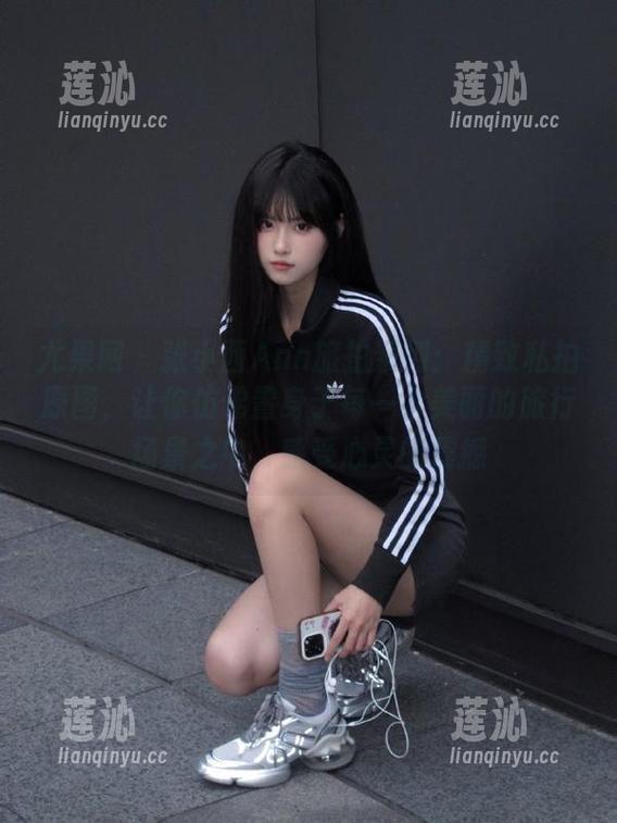 尤果网 - 张小西Ann旅拍系列：精致私拍原图，让你仿佛置身于每一个美丽的旅行场景之中，感受心灵的震撼