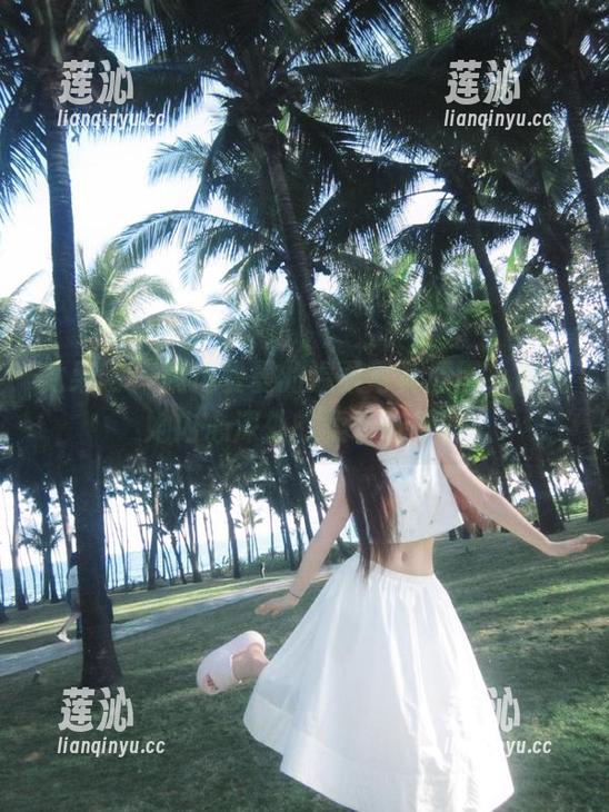 尤果网 - 精选曼曼的温柔写真原图，展现她内心深处的柔软与美丽