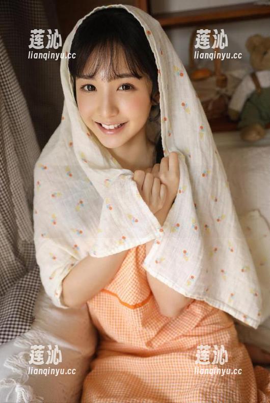 尤果网 - 王谨轩之高清写真《甜心》：在光影交错间，感受她带来的甜美与俏皮之气质！
