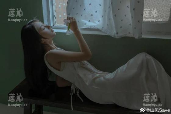 尤果网 - 不只是泳池！赵雪新作品更新，泳姿优雅满足你的视觉需求！