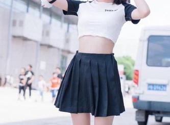 尤物馆 - 感受艾小青的写真魅力：原图揭秘网袜美腿翘臀之美