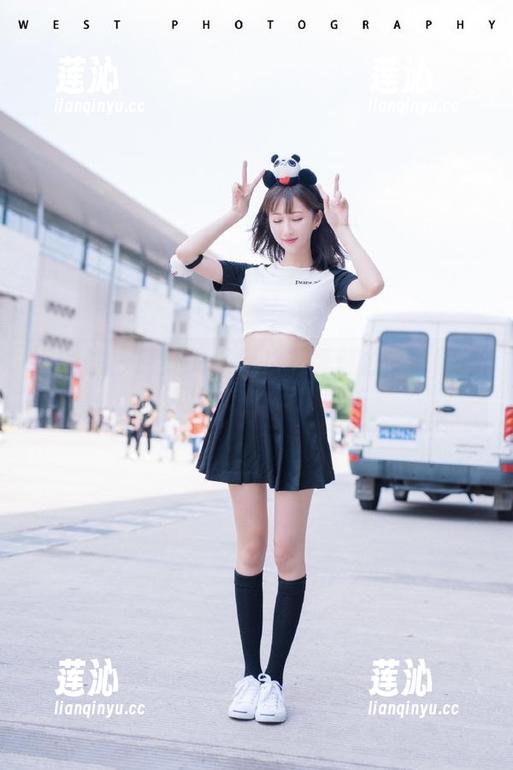 尤物馆-艾小青 尤物馆 - 感受艾小青的写真魅力:原图揭秘网袜美腿翘臀之美