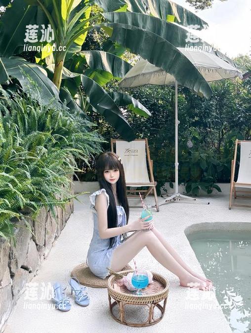 尤蜜荟 - 精选Carol周妍希自拍艺术作品集：在光影交织中揭示她的灵魂