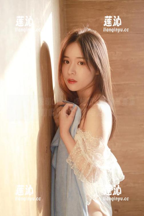 尤蜜荟 - 发现Cris_卓娅祺：高清写真集《眼镜》里的青春与活力