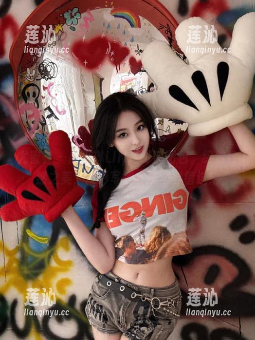 尤蜜荟 - 周琰琳LIN透明感图包，绽放自然之美，精彩写真合集不容错过！