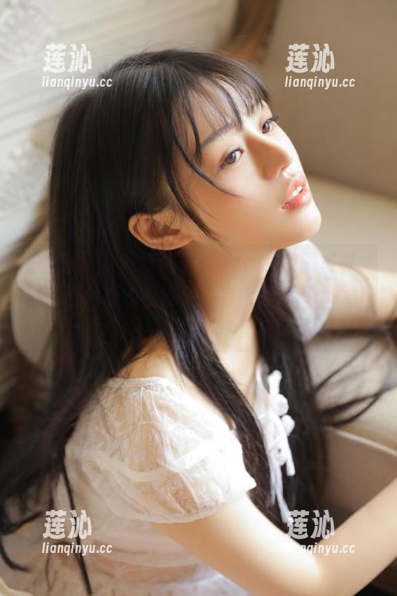 尤蜜荟 - 免费探秘思淇Sukiii校园写真，精选图片展示校园美景与青春故事，尽情享受！