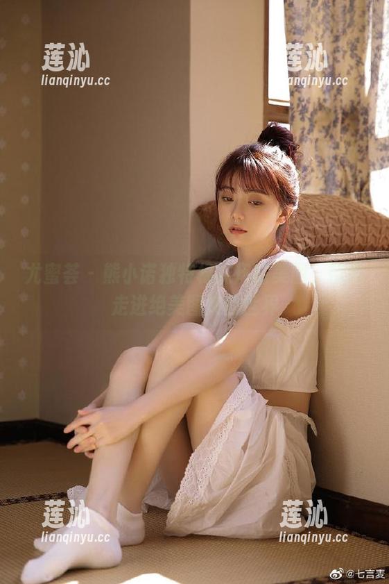 尤蜜荟 - 熊小诺独特棉袜风格美图，带你走进绝美图集的世界