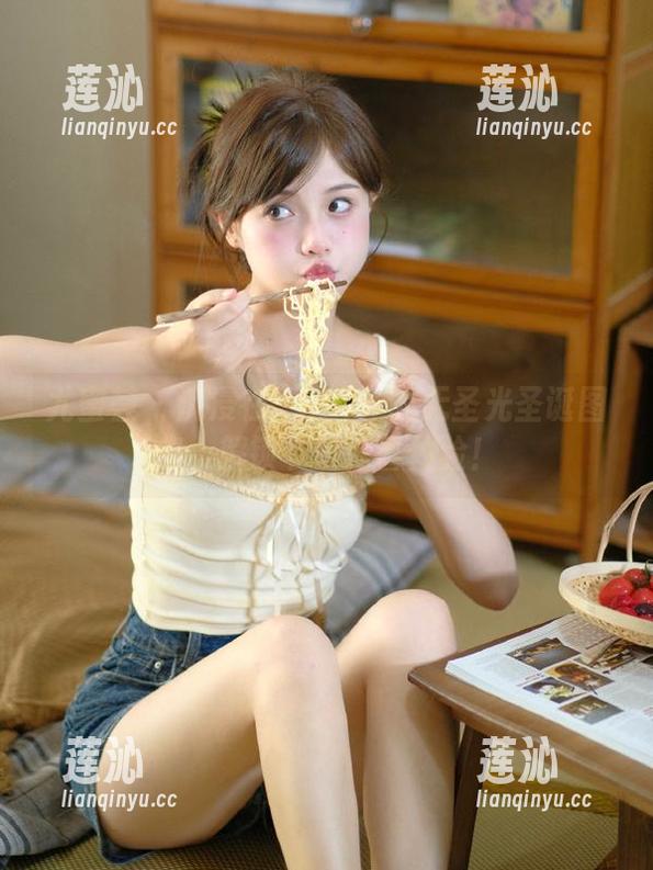 尤蜜荟 - 沉浸在玥儿玥er的无圣光圣诞图集，解锁节日惊喜体验！