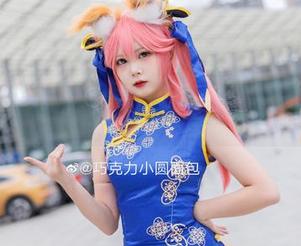 在巧克力小圆面包的写真作品中探秘，感受恋兔之踪的甜蜜时光！