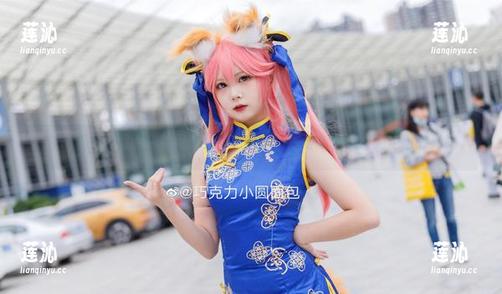 在巧克力小圆面包的写真作品中探秘，感受恋兔之踪的甜蜜时光！