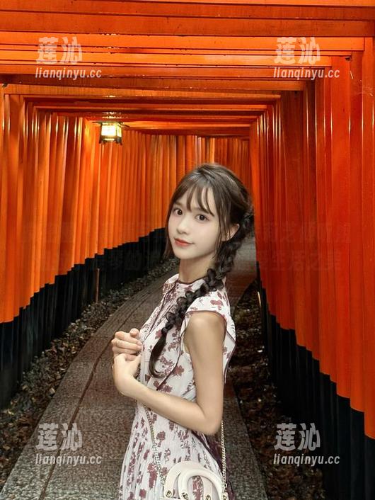 微密圈 - 高清写真集上线：徐莉芝倾听姐姐拉小提琴的浪漫时光，感受生活之美