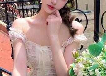 推女神 - 走进AZHUA的裸足世界：分享她的写真作品与创作心路历程