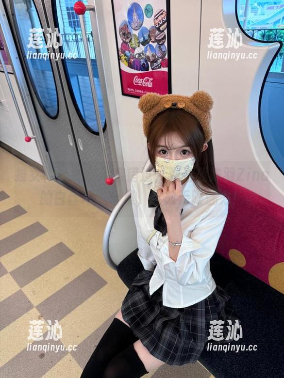 推女神 - 绝对不容错过，观看战姝羽Zina的白丝写真合集，绽放无限魅力！