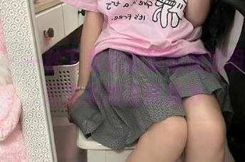 推女神 - 一秒下载欧阳妮娜娜透明图包，尽享免费写真魅力