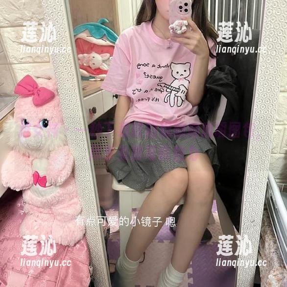 推女神 - 一秒下载欧阳妮娜娜透明图包，尽享免费写真魅力