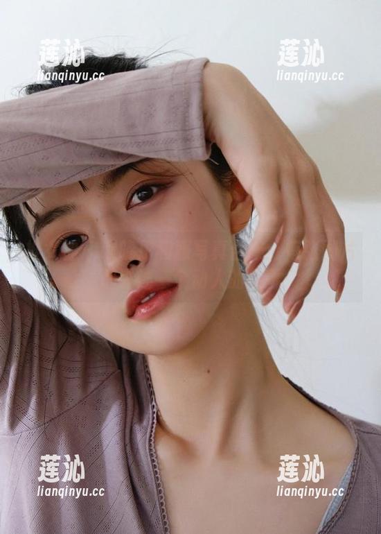 推女神 - 谭晓彤和服写真合集：每张图片都讲述一个动人的故事