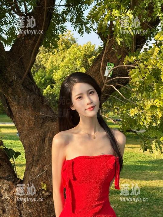 推女神 - 黄歆苑chobits与白衬衫的完美邂逅，图库最新，没想到会这么难看！