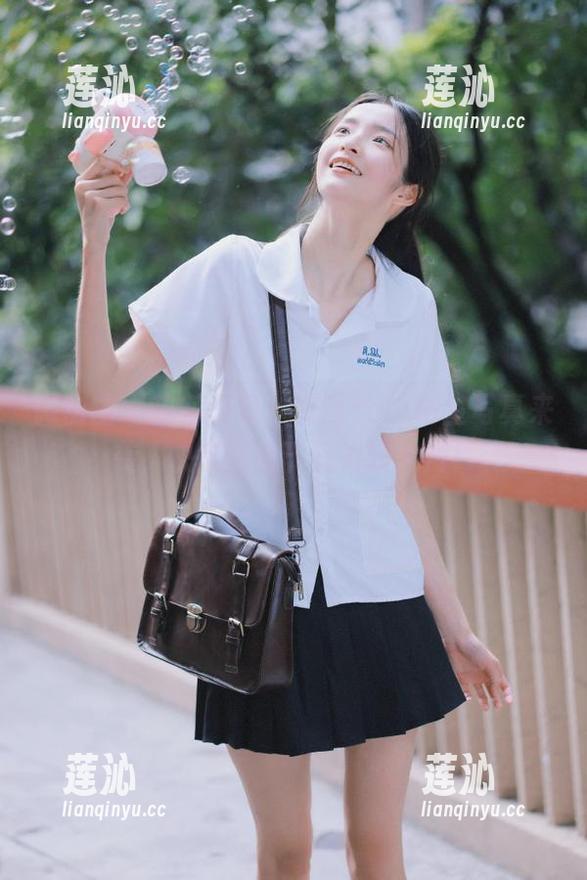 微密圈 - 热辣夏日，文茜cool浴室写真来袭，快来网盘下载最新大片！
