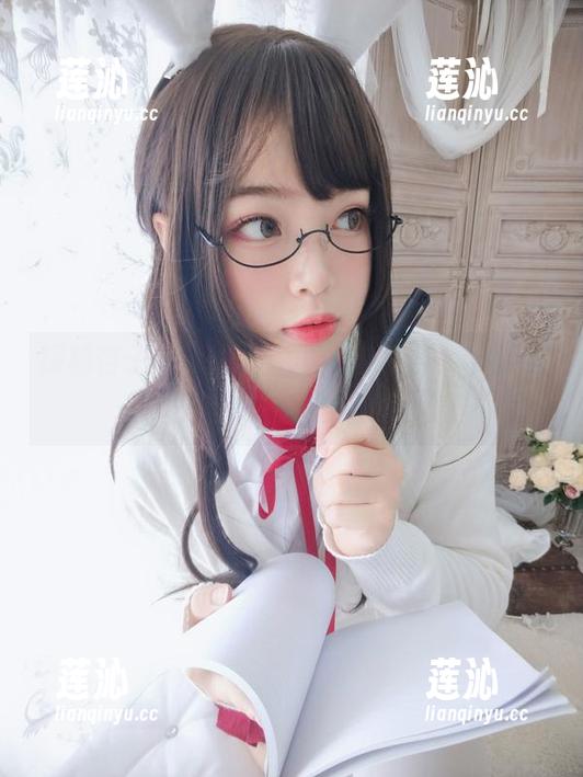 探秘杏子夫人的私房小奶猫美图，带你领略萌宠的绝美魅力