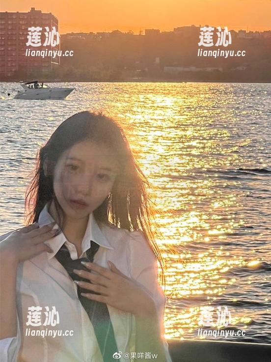 果咩酱写真日常合集，尽显少女风采，免费下载让你每天都有新惊喜！