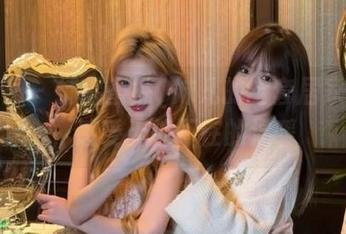 果团网 - 捕捉蜜桃Q妹儿的全套居家写真，感受无处不在的温暖