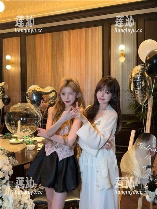 果团网 - 捕捉蜜桃Q妹儿的全套居家写真，感受无处不在的温暖