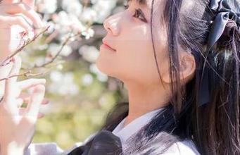获取柳丸女王全新高清写真，尽情下载感受独特魅力！