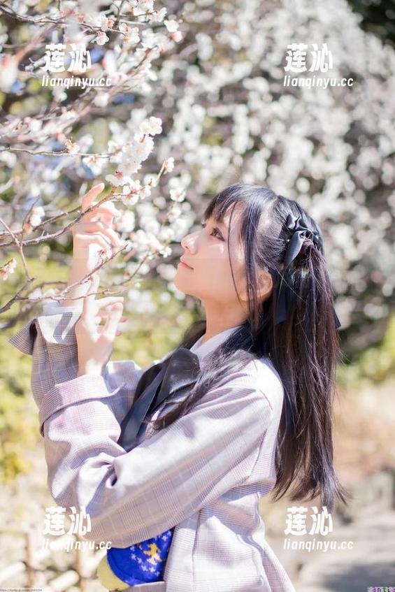 获取柳丸女王全新高清写真，尽情下载感受独特魅力！