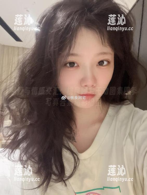 视野与情感交汇：桃良阿宅王动图集四季写真合集精彩纷呈