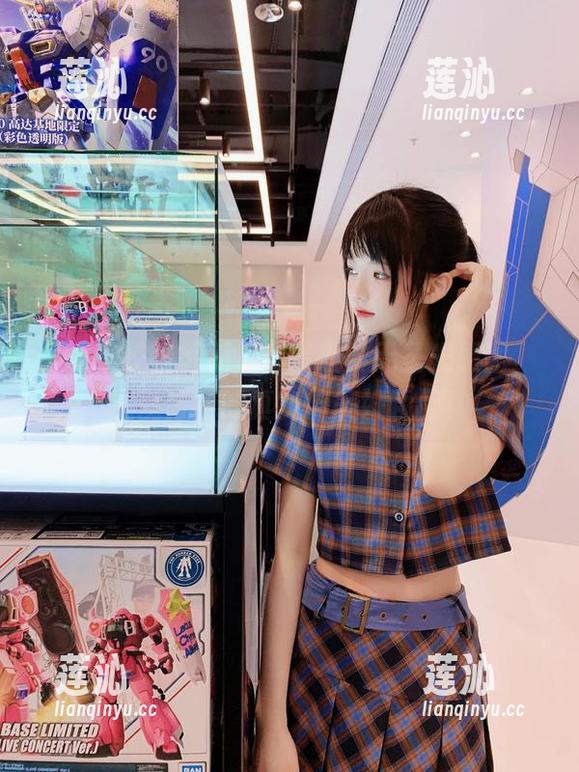 桜桃喵 桜桃喵校服风采,尽情欣赏无圣光原图,展现青春的真实与美好瞬间!