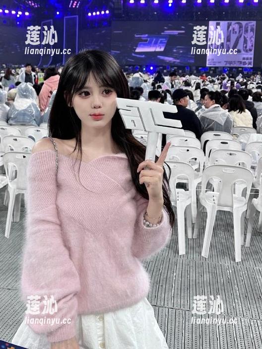 梦丝女神 - 独家福利！晓晓泳装原图尽显曼妙身姿，令人难以忘怀！