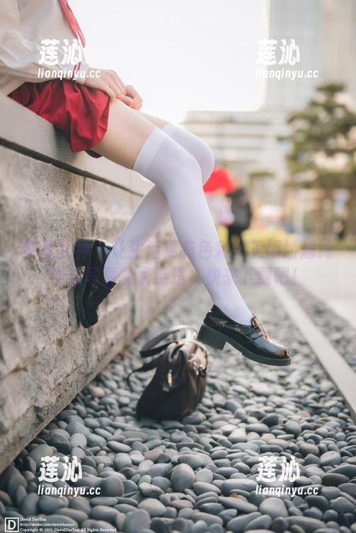 梦丝女神 - 让生活更有色彩！王娇娇超纯学院写真免费奉送，快来下载吧！