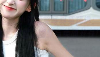 森萝财团 - 小夜搞笑写真集精选：在女孩的世界里，幽默与美丽并存！