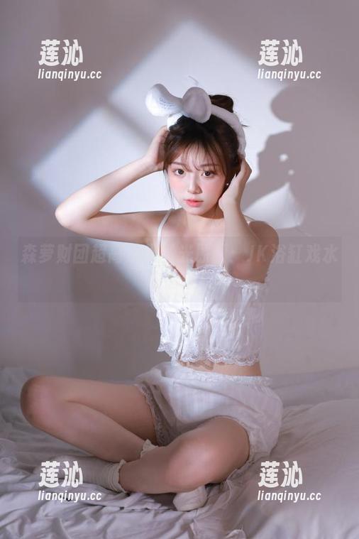 森萝财团超高清无圣光原图：JK浴缸戏水浓情来袭
