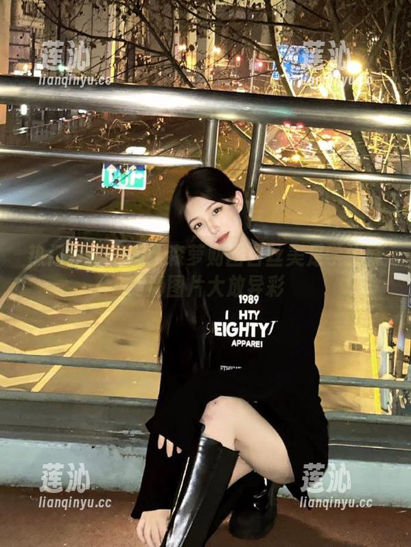 热门写真推荐：森萝财团白丝美足学生妹高清图片大放异彩