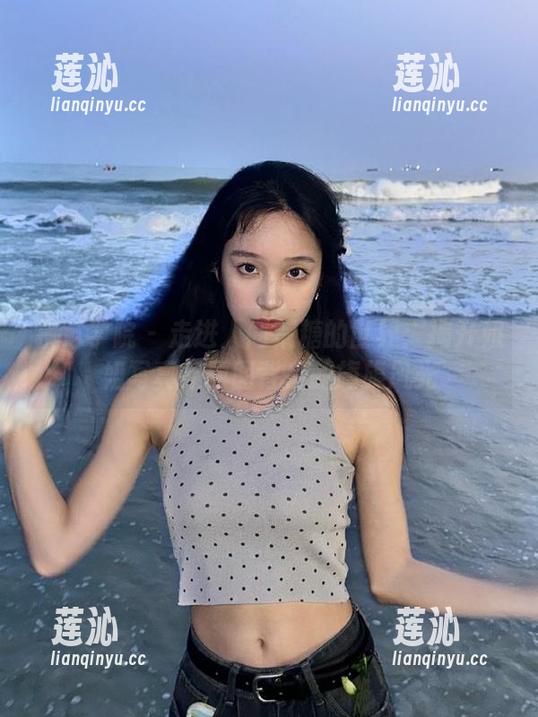 模范学院 - 走进人间荒糖的世界：揭开姐姐写真集原图背后的旖旎风光