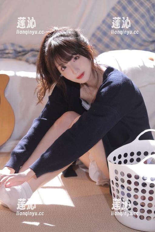 模范学院-婠婠么 模范学院 - 玩转百变风格:婠婠么的白衬衫写真美图集锦