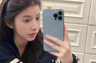 模范学院 - 办公室里的白子嫣nicky定制写真，尽展职场女孩的可爱风采！