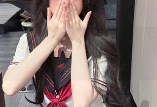 模范学院 - 高清艾莉Evelyn婚纱写真图册：为你呈现婚礼的每个珍贵瞬间